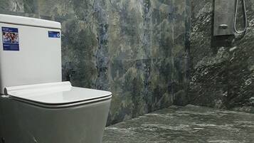 Ducha, bidé, toallas y jabón