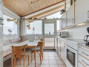Fridge, microwave, dishwasher, cookware/dishes/utensils