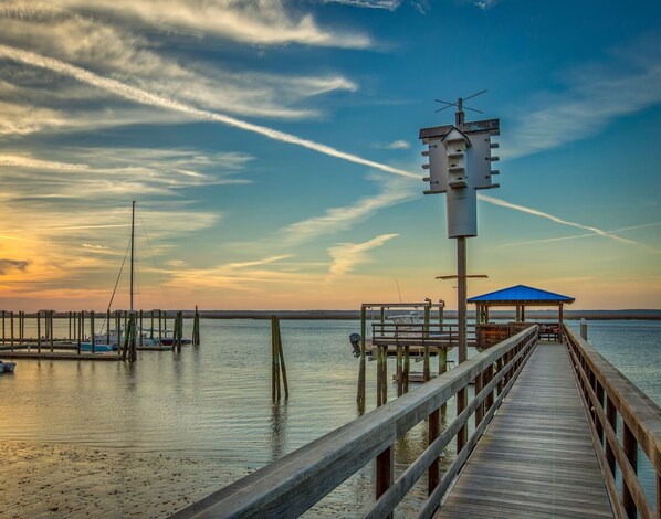 Marina - Beautiful Loft with Dock on Inter coastal Waterway
Gorgeous Sunset
Come by boat! (Daufuskie Island)