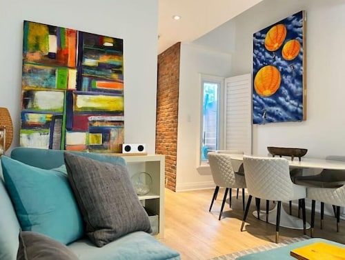 Elegant 3-bed, 3 bath private Leslieville home