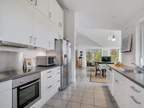 Fridge, microwave, dishwasher, cookware/dishes/utensils