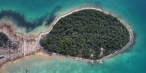 New vacation home with 2 terraces, right by the sea - a dream surrounded by forest