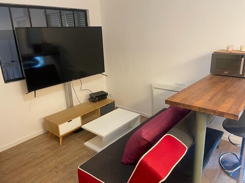 Appart T2 Bien Équipé et Tram t1 - Commodités à Proximité