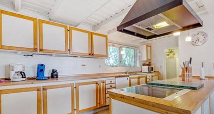 "Emmie" - 50m to the fjord by Interhome