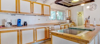 "Emmie" - 50m to the fjord by Interhome