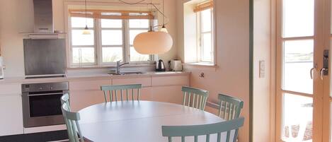 Fridge, dishwasher, cookware/dishes/utensils