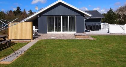 "Emmarenze" - 400m from the sea by Interhome
