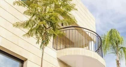 2 bedroom fully furnished luxury apartment