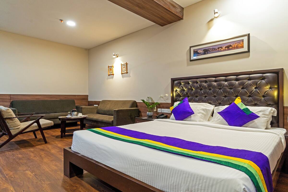 Premium Room | Desk, soundproofing, iron/ironing board (on request)