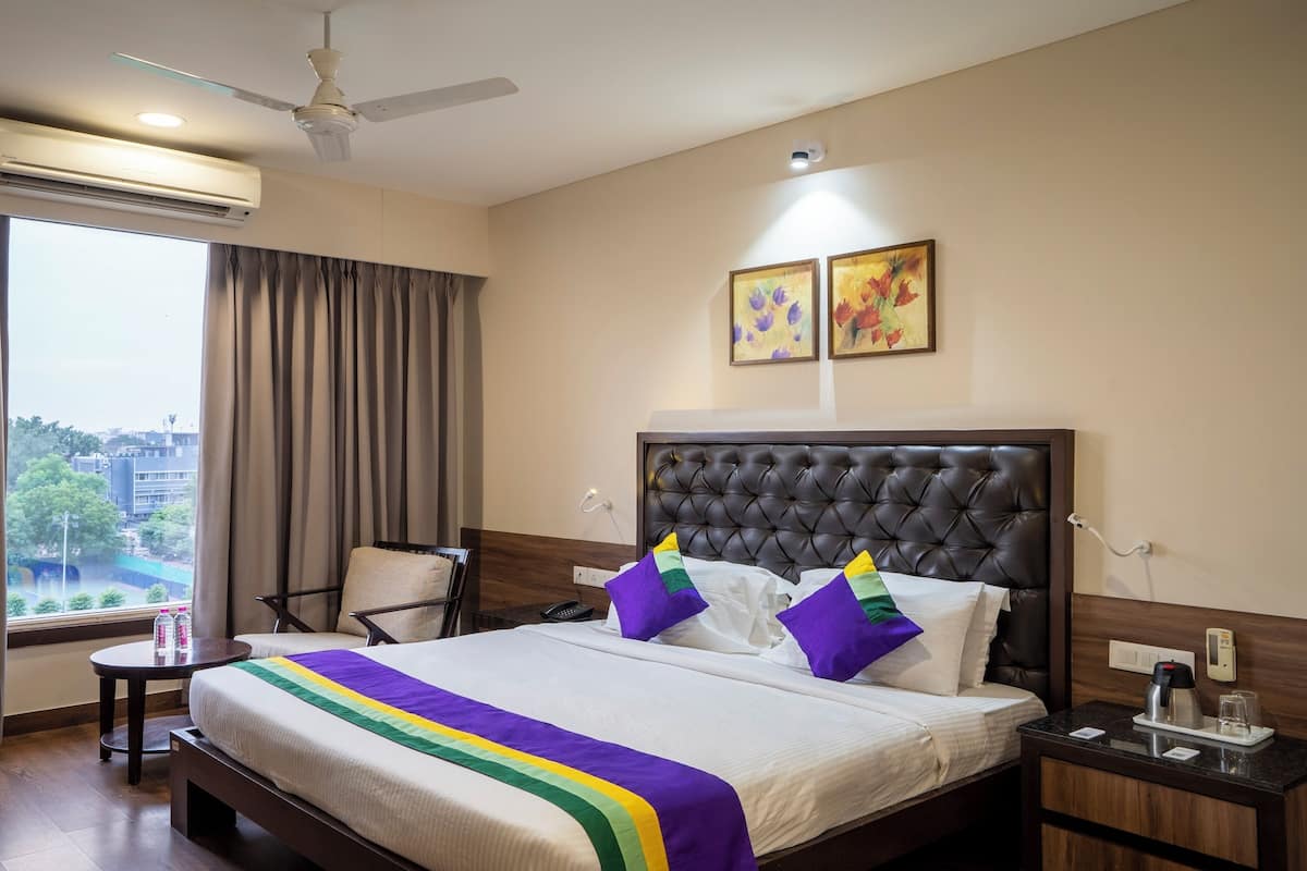 Deluxe Room | Desk, soundproofing, iron/ironing board (on request)