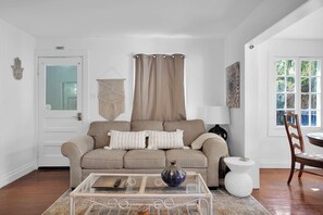 Smart TV - Charming Cottage in Downtown St Augustine (St. Augustine)