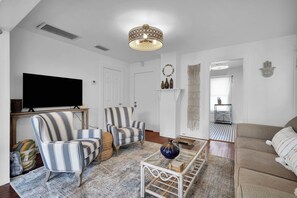 Smart TV - Charming Cottage in Downtown St Augustine (St. Augustine)