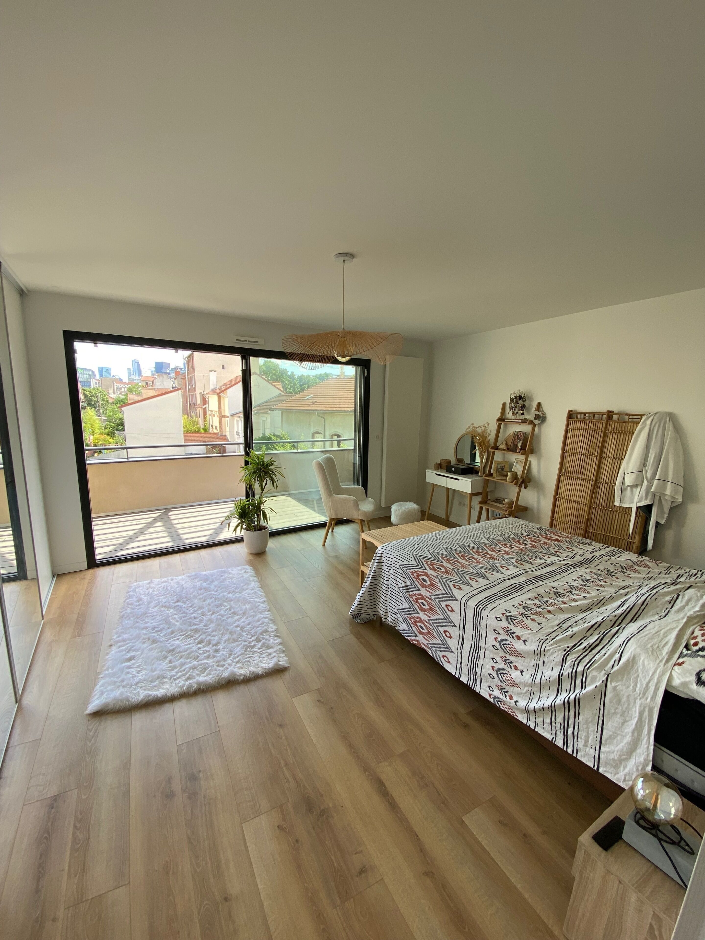 3 slaapkamers, een strijkplank/strijkijzer, wifi, beddengoed