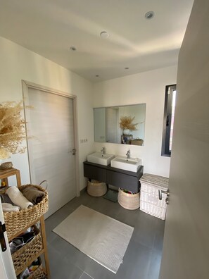 Shower, towels, toilet paper