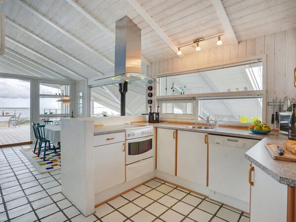 Fridge, microwave, dishwasher, cookware/dishes/utensils