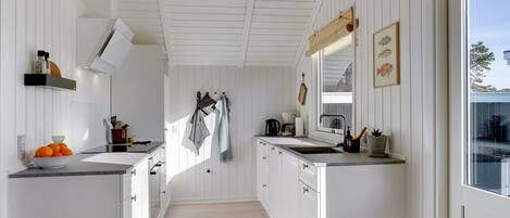 Fridge, microwave, dishwasher, cookware/dishes/utensils