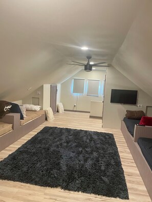 2 Schlafzimmer, BĂŒgeleisen/BĂŒgelbrett, Reisekinderbett, WLAN