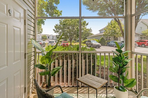 Villas at Bay Crossing - perfectly appointed with pool & patio - beaches nearby