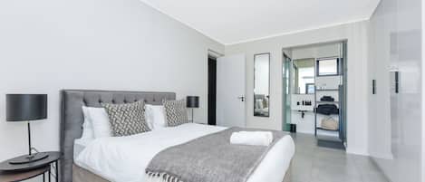 2 bedrooms, in-room safe, laptop workspace, iron/ironing board