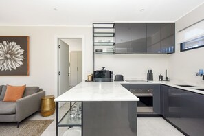 Effortlessly cook and entertain in this stylish kitchen with a central island and integrated appliances.