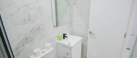 Een douche, een haardroger