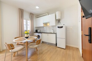 Fridge, microwave, coffee/tea maker, electric kettle