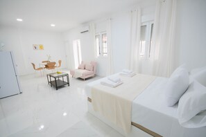 Iron/ironing board, free WiFi - ESTUDIO-TETUAN "EL RETIRO" (Madrid)