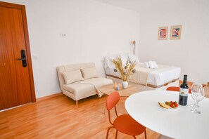 Iron/ironing board, free WiFi - ESTUDIO TETUAN "LA LATINA" (Madrid)