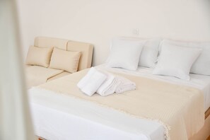 Iron/ironing board, free WiFi - ESTUDIO TETUAN "LA LATINA" (Madrid)