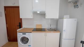 Refrigerador, microondas, cafetera/tetera, tetera/pava eléctrica