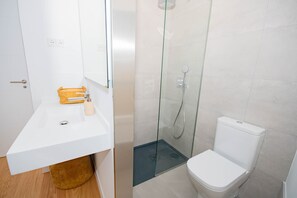 Douche, sèche-cheveux