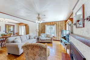 TV, fireplace