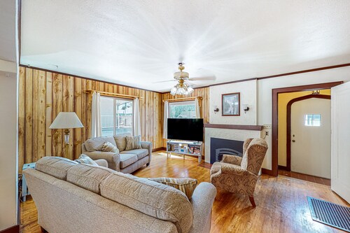 Charming stay near Deadwood with gas fireplace, partial AC, & washer/dryer