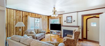 Charming stay near Deadwood with gas fireplace, partial AC, & washer/dryer