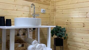Comfort Room | Bathroom | Free toiletries, hair dryer