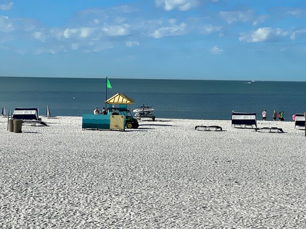 Liegestühle, Strandtücher