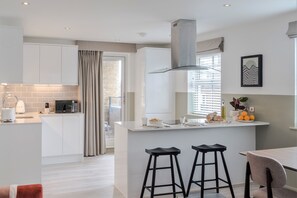 Interior - Old Kent Road  YourApartment (London)