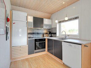 Kühlschrank, Mikrowelle, Ofen, Geschirrspüler