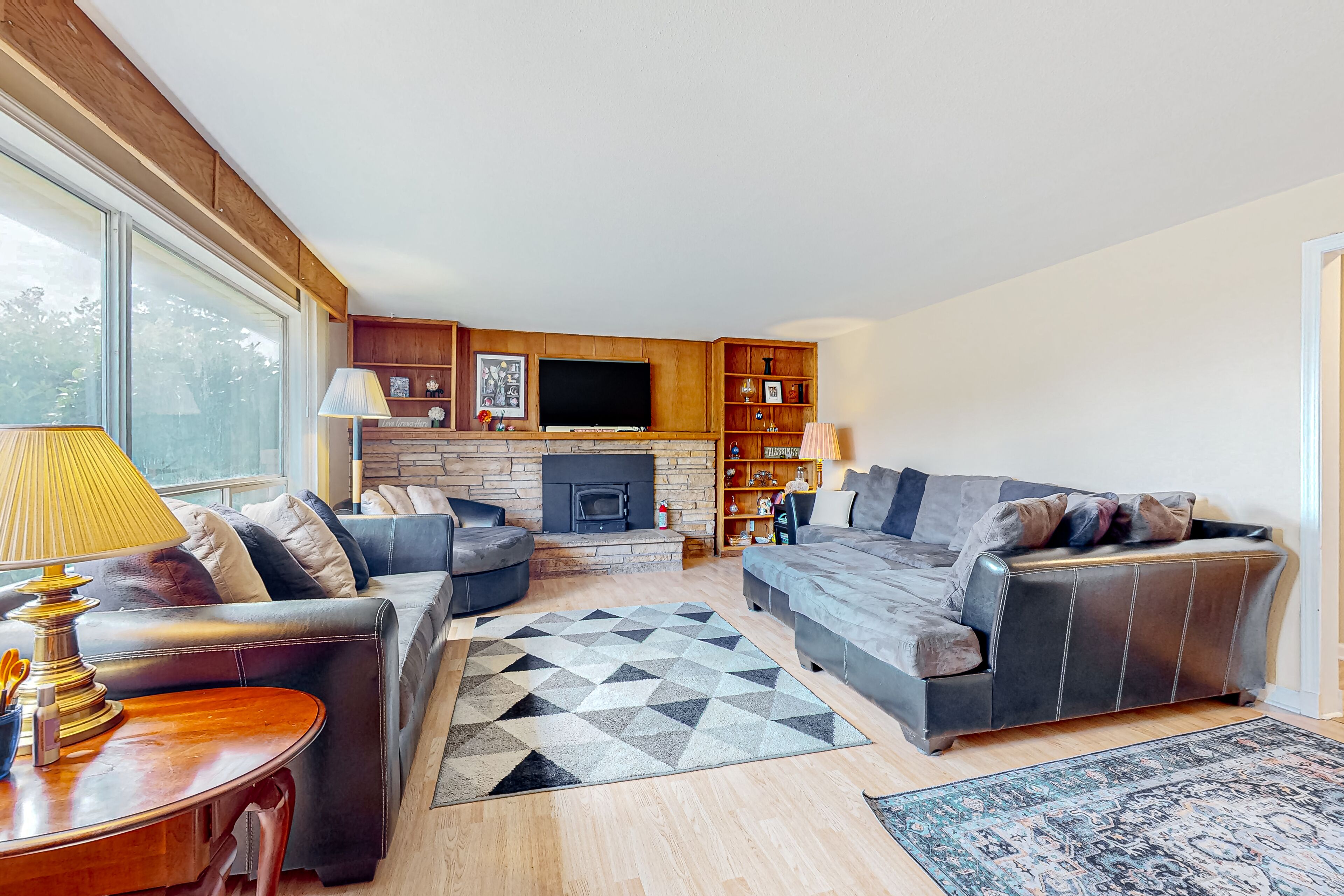 Harbor Haven Retreat | Updated home in Oak Harbor with patio, near NAS Whidbey