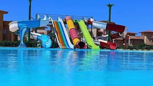 2 piscines extérieures