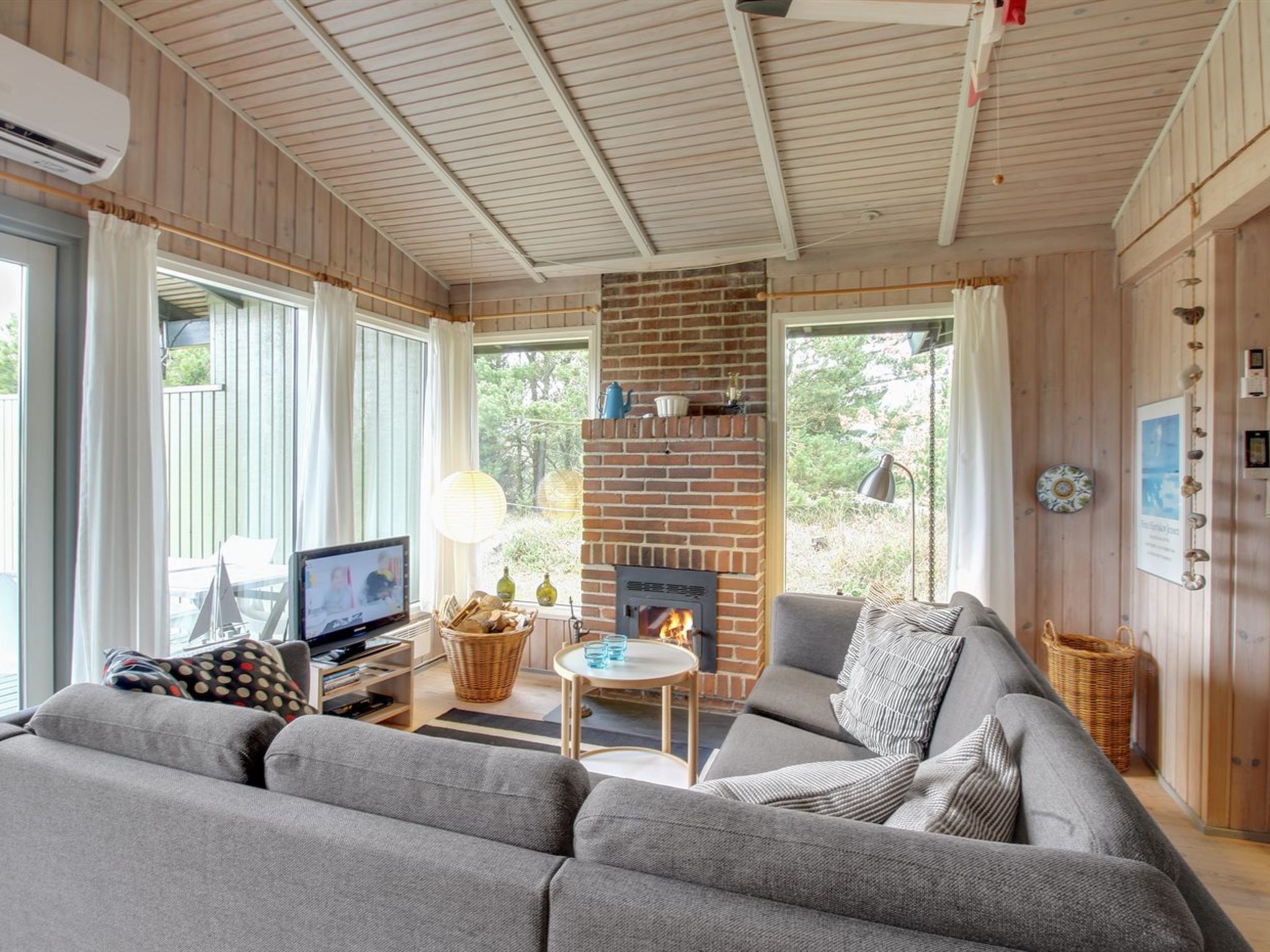 TV, fireplace, DVD player