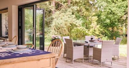 Stunning new Build by the River