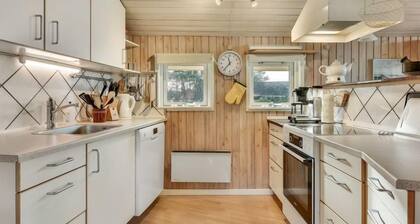 "Hjalmar" - 400m from the sea by Interhome