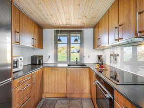 Kühlschrank, Mikrowelle, Ofen, Geschirrspüler