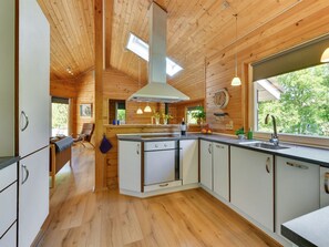 Fridge, microwave, dishwasher, cookware/dishes/utensils