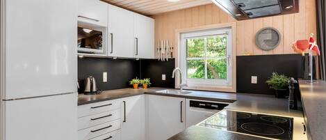 Refrigerador, microondas, horno y lavavajillas