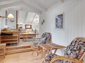 TV, fireplace, DVD player