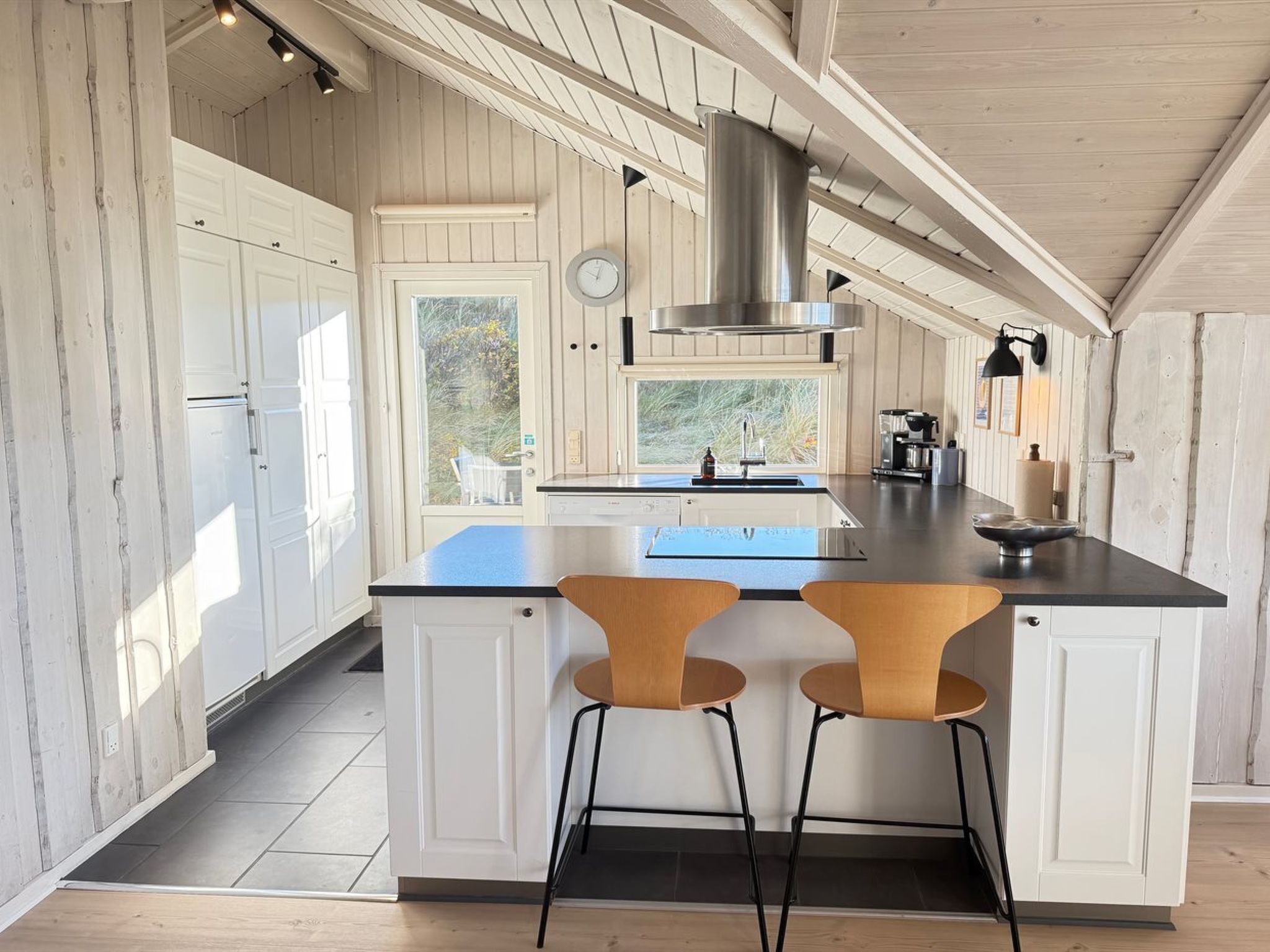 Kjøleskap, mikrobølgeovn, ovn og oppvaskmaskin