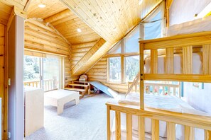 4 Schlafzimmer, Schreibtisch, Reisekinderbett, Internetzugang