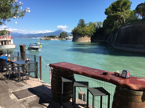 Fantastically beautiful ambience on 93sqm in Peschiera, 5 min=lake 7min=center, balcony